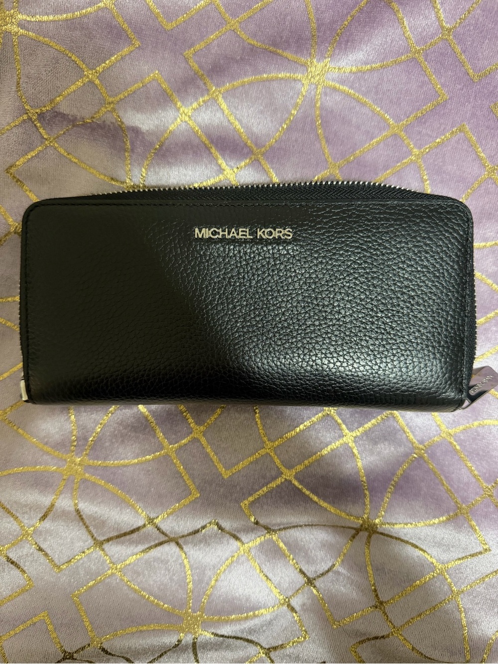 💥 WOMENS Michael Kors Black Pebble Leather Zip Wallet (couple scuffs)
